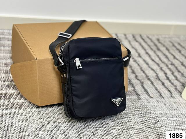with box Size: 24*14Cm D's Hobo underarm bag The new Hobo is very cute~ It is re