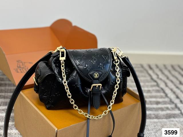 with box Size: 31*23Cm Coach's new Laurel hobo bag is really beautiful Casual an