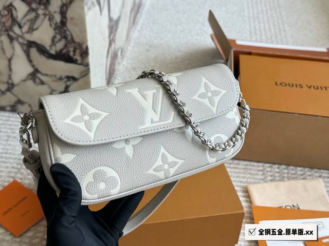 Cowhide version P180 Coach Mini Rowan new Coach original pillow bag, Ykk origina