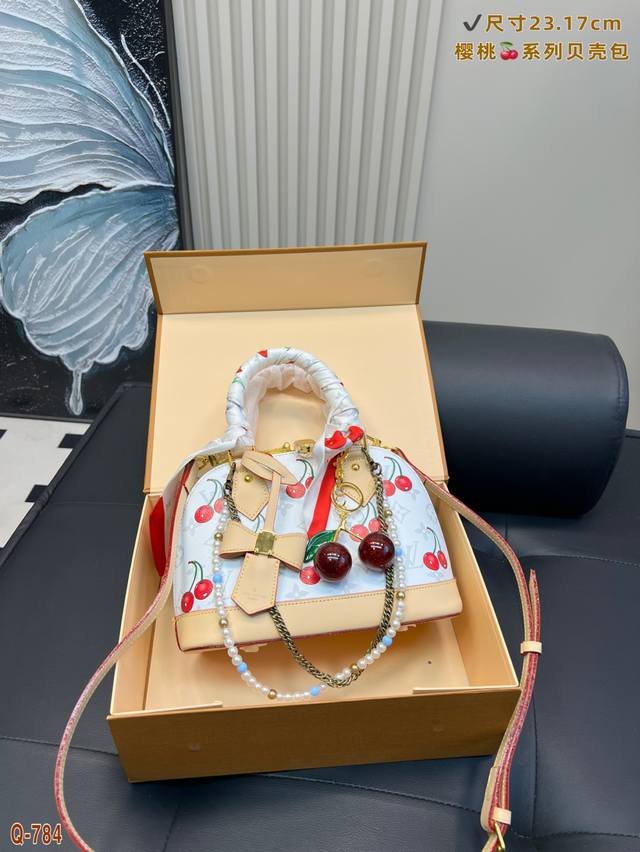 with box Size: 24.22Cm Give yourself a Prada bag Prada's new cowhide material Th