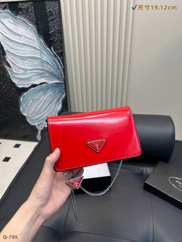 steel buckle high version! Salvatore Ferragamo leather belt ~ the hottest versio