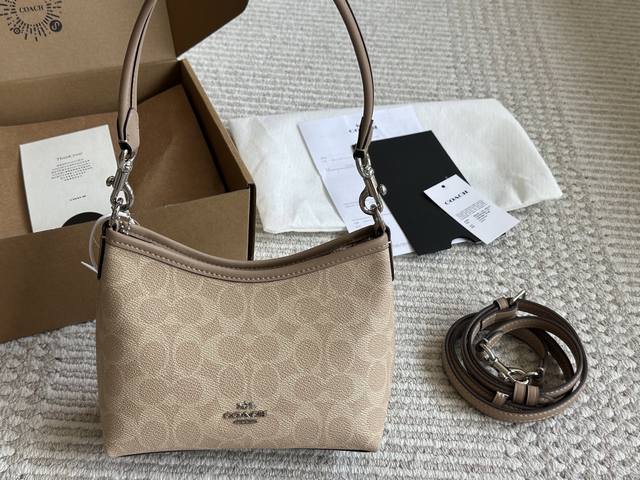 New fashion brand LV.. S-2Xl, slightly wide, please report your height and weigh