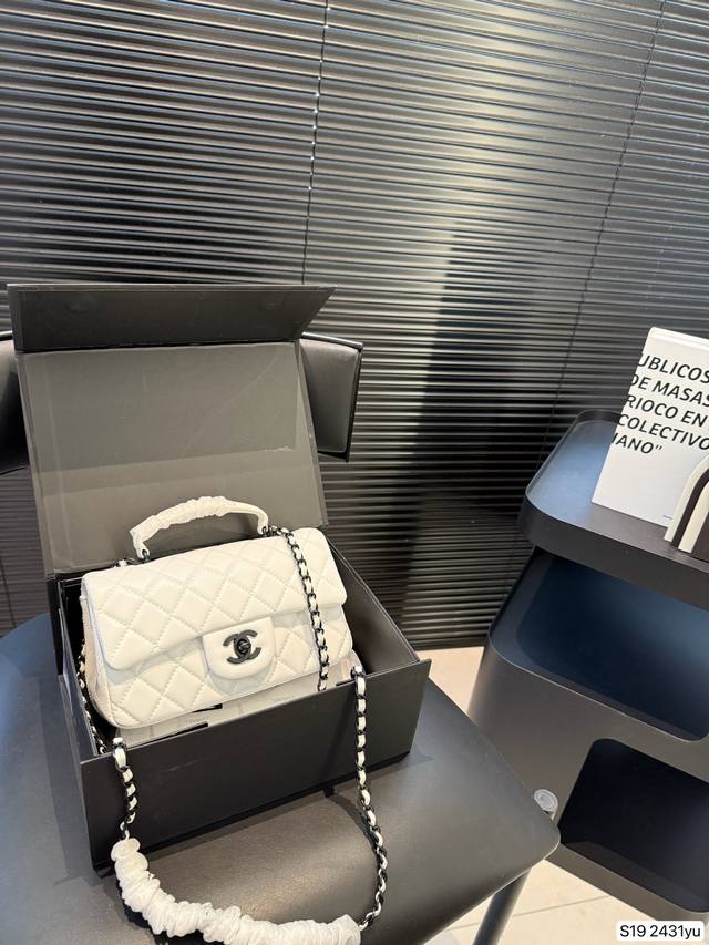 with box Size: 24*20Cm Large 20*15Cm Small Loewe The new shoulder strap is very