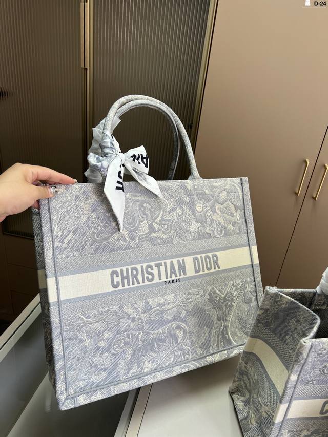 Lv Speedy pillow bag Lv Speedy 30cm pillow bag, no matter the style, the lining