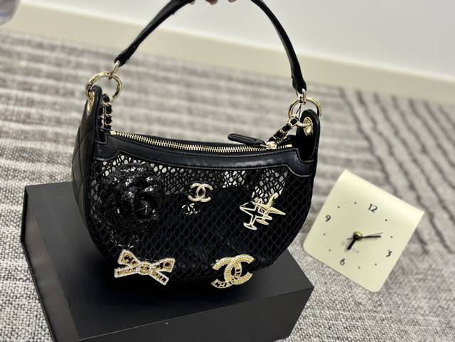 Upgrade with pendant Size: 27.13Cm Miumiu bowling briefcase The leather is smoot