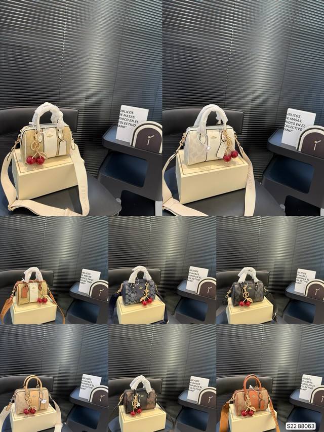 Gucci's original brand details from the 1950s are given a romantic new lease of