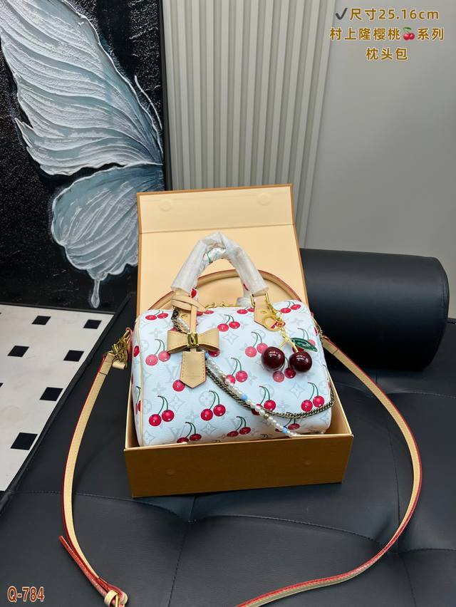 70Sprada hand-woven raffia cross sandals. Retro, fashionable and avant-garde com