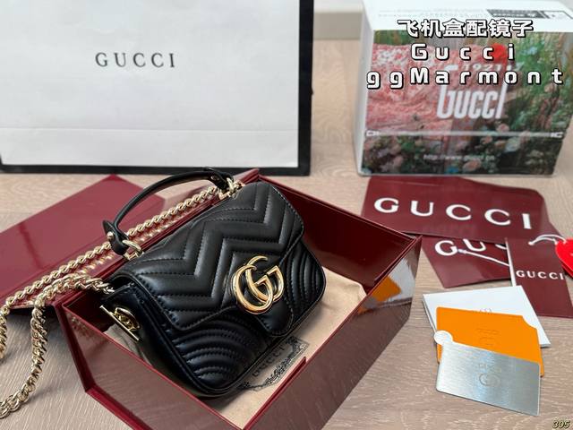 Ugg's latest platform thick-soled slippers for spring and summer A pair of shoes