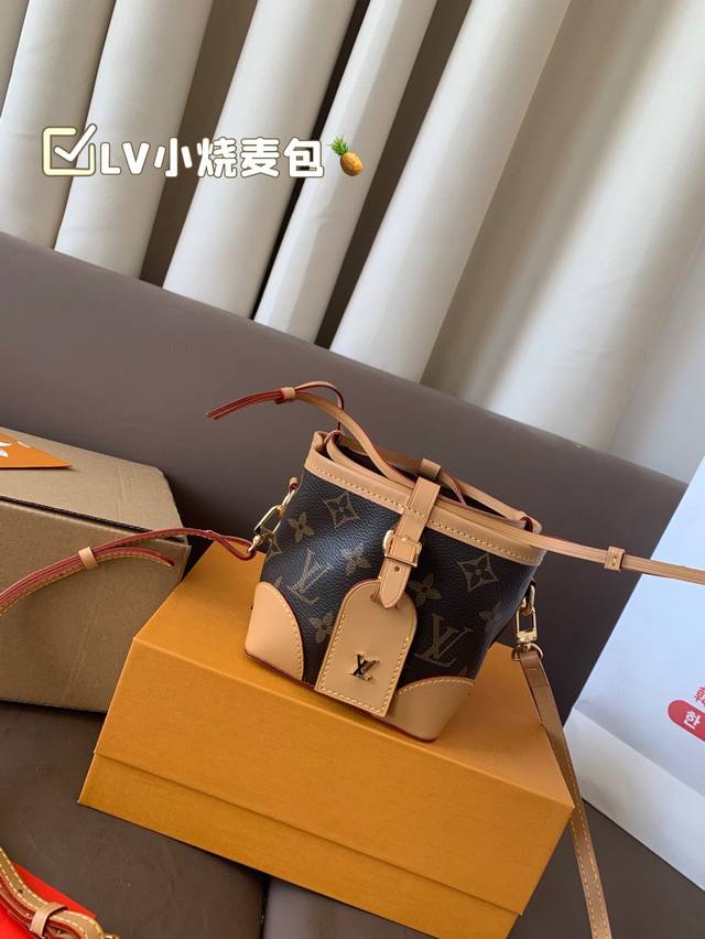 Chanel 25P new camellia sandals Each of the delicate flowers is embellished with