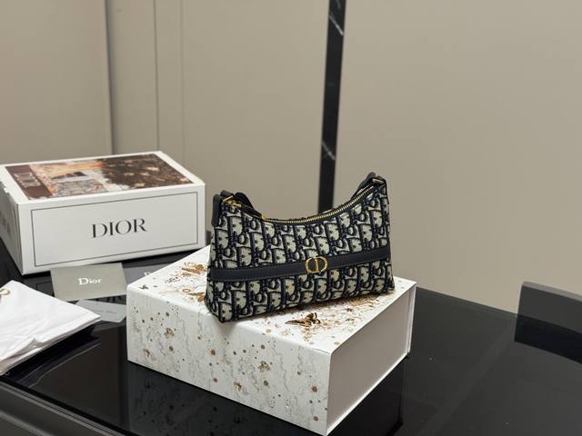 Louis Vuitton's newest hit, 100% down filling, Lv's newest hit, the old flower s