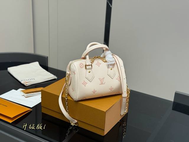 Louis Vuiton new high-end custom 1:1 replica of the catwalk styles of major cele