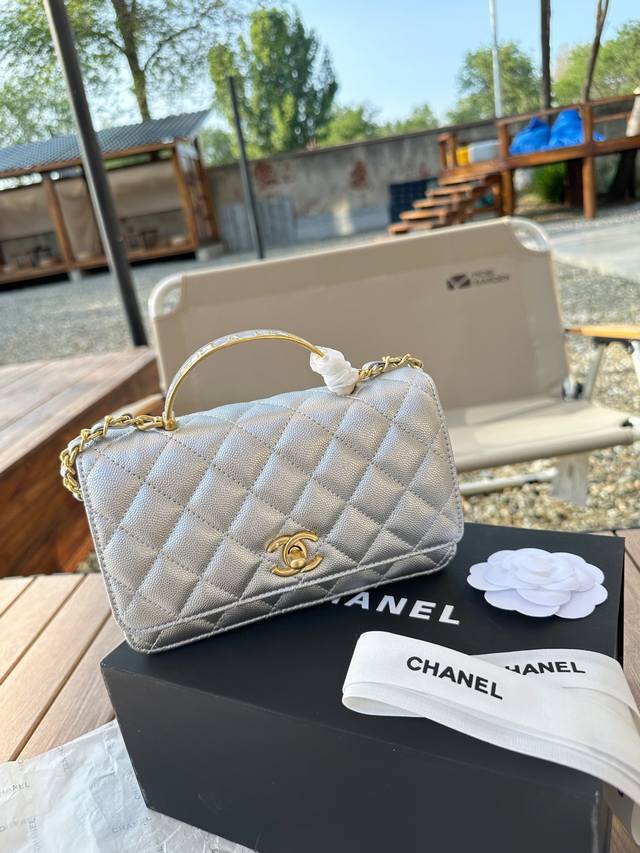 Chane*'s gorgeous new color-blocked sandals are so beautiful that you'll fall in