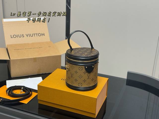 Factory price Top quality, correct version Prada 2025 new square toe high-heeled