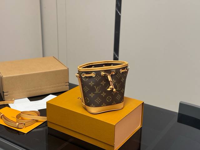 factory price Top quality, correct version Prada 2025 new square toe high-heeled