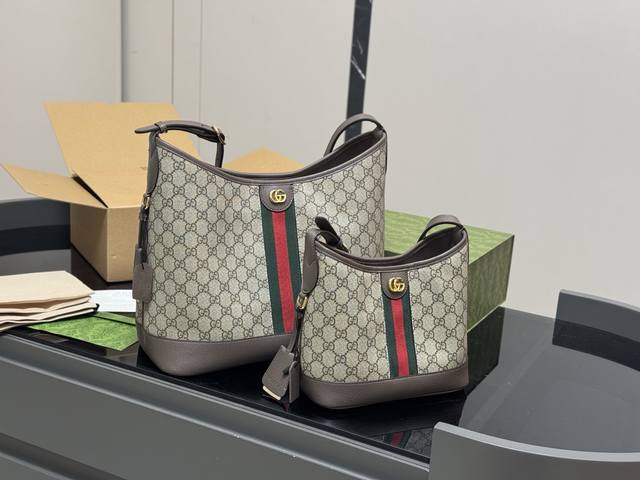 Miumiu autumn and winter loose feeling limited edition catwalk model, a pair of