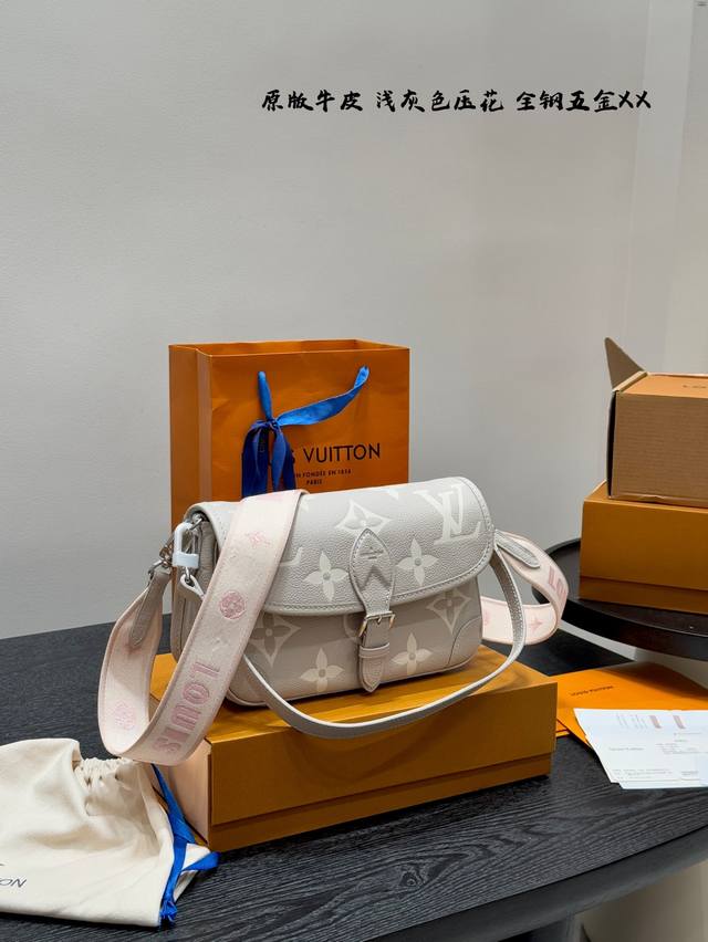 Top version new Valentino 2cm high heel slippers Fabric: mixed sheepskin Lining: