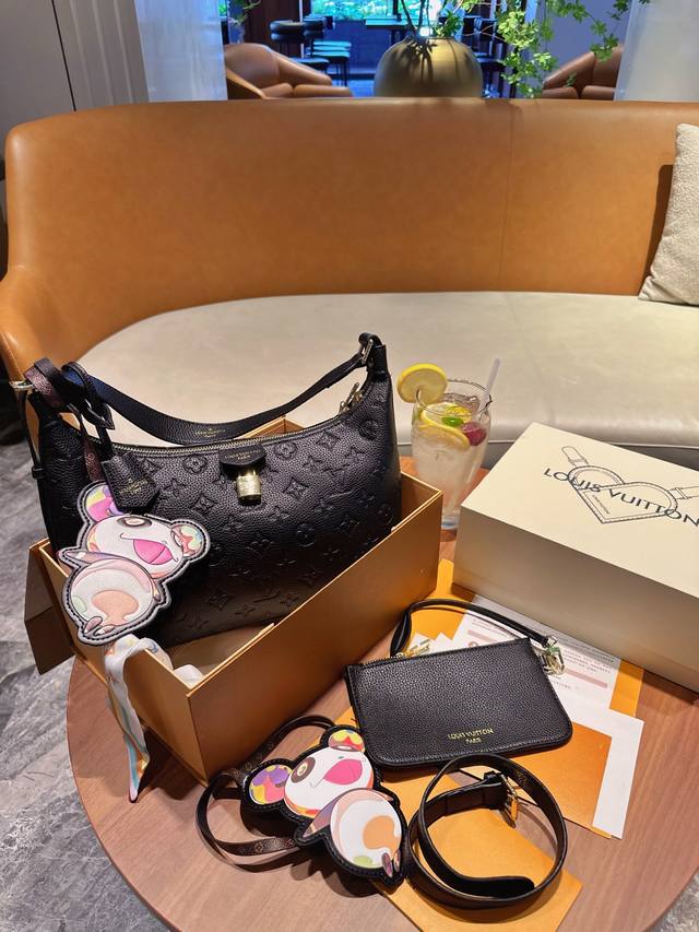 High version factory Miumiu 25Ss New Arrival~Miu's 2025 catwalk new retro distre