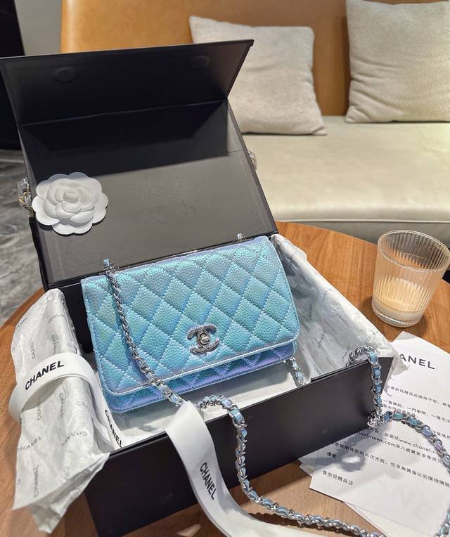 Full poison packaging: one poison card, one poison buckle, one pair of handbags,