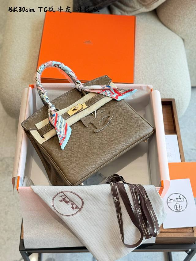 Full poison packaging: one poison card, one poison buckle, one pair of handbags,