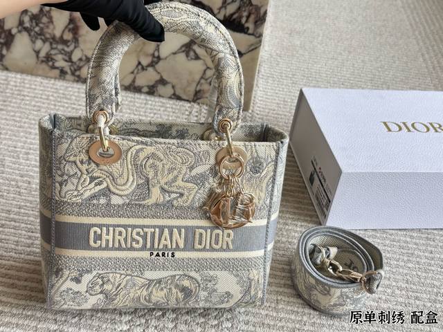 Full poison packaging: one poison card, one poison buckle, one pair of handbags,