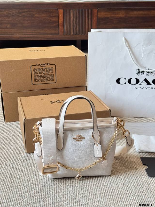 Full poison packaging: one poison card, one poison buckle, one pair of handbags,