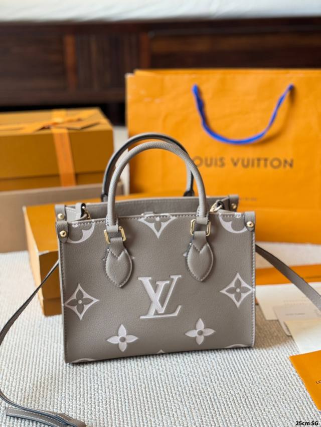 Full poison packaging: one poison card, one poison buckle, one pair of handbags,