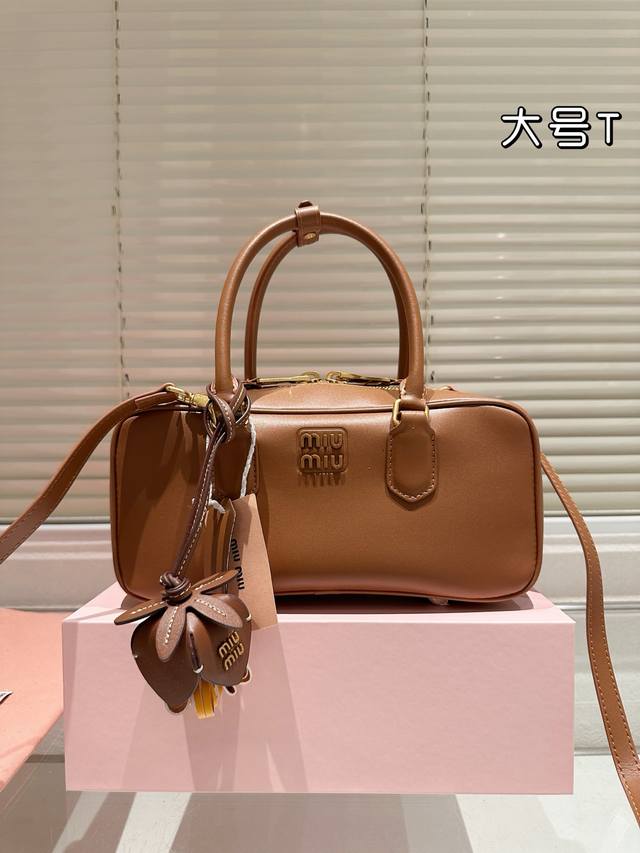 High-heeled Loewe 25Ss new spring and summer button thong sandals The new button