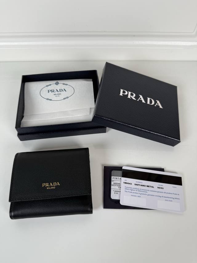 P's ladies' black fine tumbled leather short wallet, original quality, model 1Mh