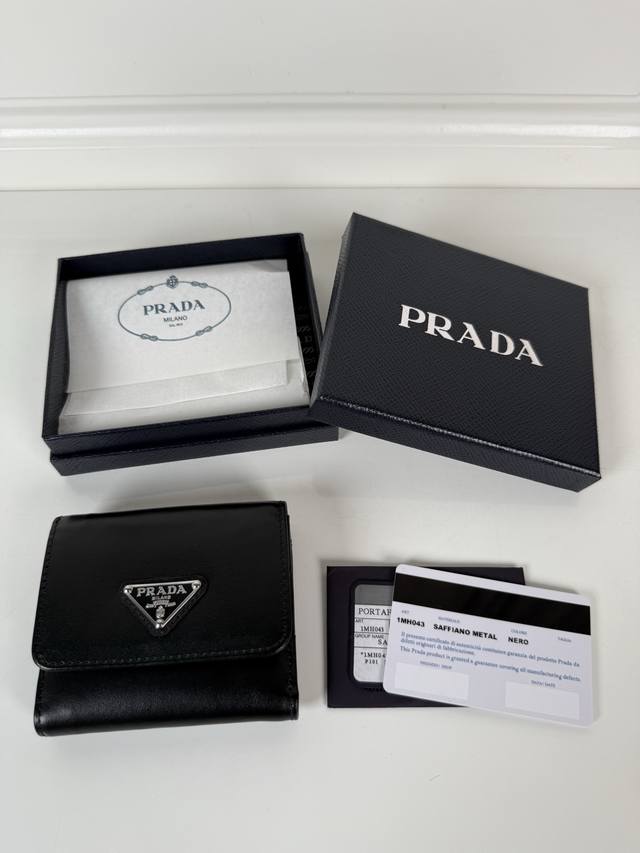 P-house ladies' nappa leather short wallet, original quality, model 1Mh043, four