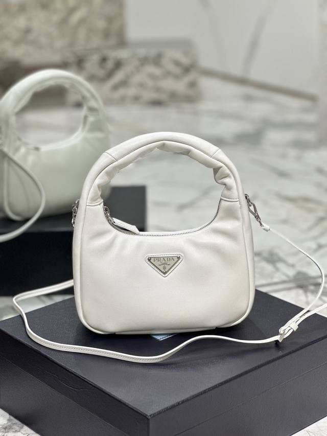 Special price, no refund or exchange Size: Length 21X Height 12.5X Bottom 6.5Cm