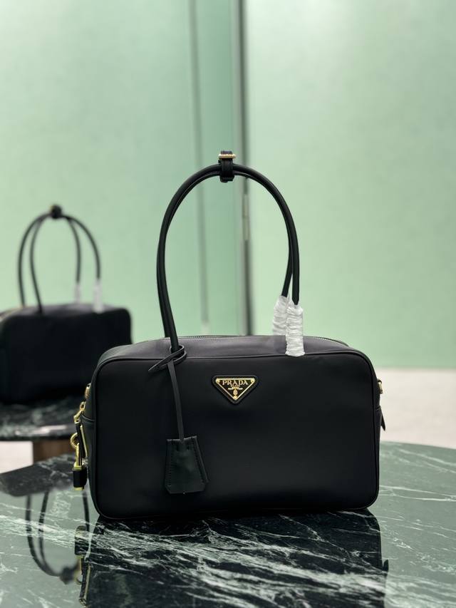 New Lock Bag Medium This Tessuto Tocker handbag is crisp and compact, made of re