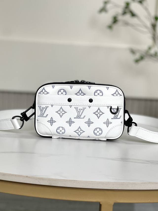 Big Sale Brand new bag no returns 83383 11 X 18.5 X 6.5 cm Length X Height X Wid