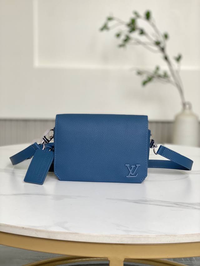 Big Sale Brand new bag no returns 83 82085 17.3 X 12 X 7 cm Length X Height X Wi