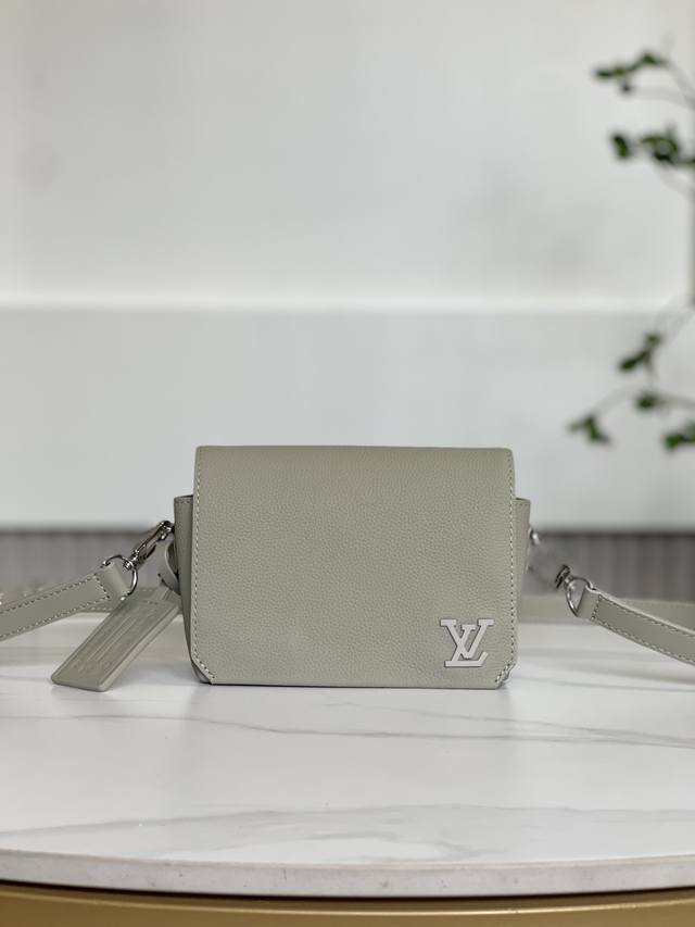 Big Sale Brand new bag no returns 82281 82085 17.3 X 12 X 7 cm Length X Height X