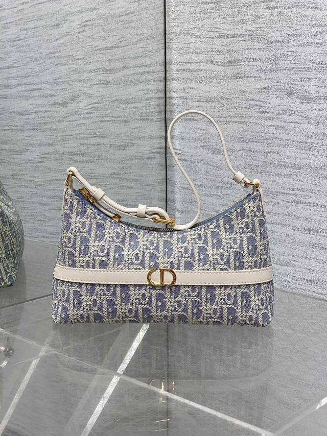 Top-grade with full original packaging Miss Caro raffia series, it has a summery