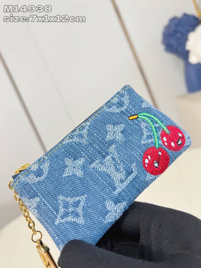 Factory Price P Top Original M14938 This key bag is covered in Monogram denim an