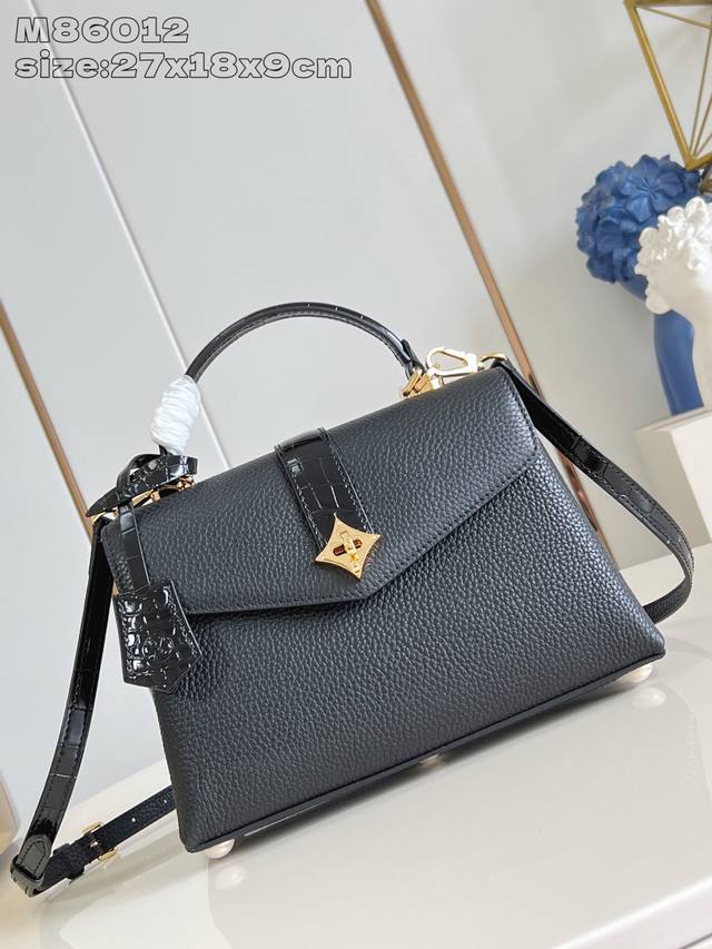 Factory Price P Top Original M86012 Black with Black Crocodile Pattern Gold Core