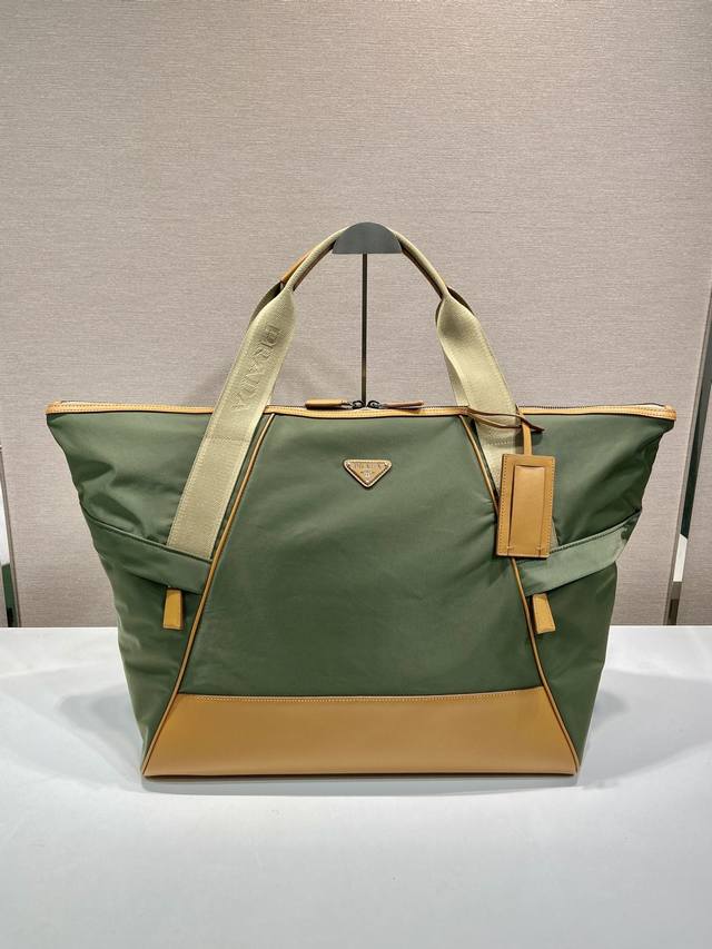 New travel bag 2Vc040 This travel bag is made of nylon fabric and contrasting ca
