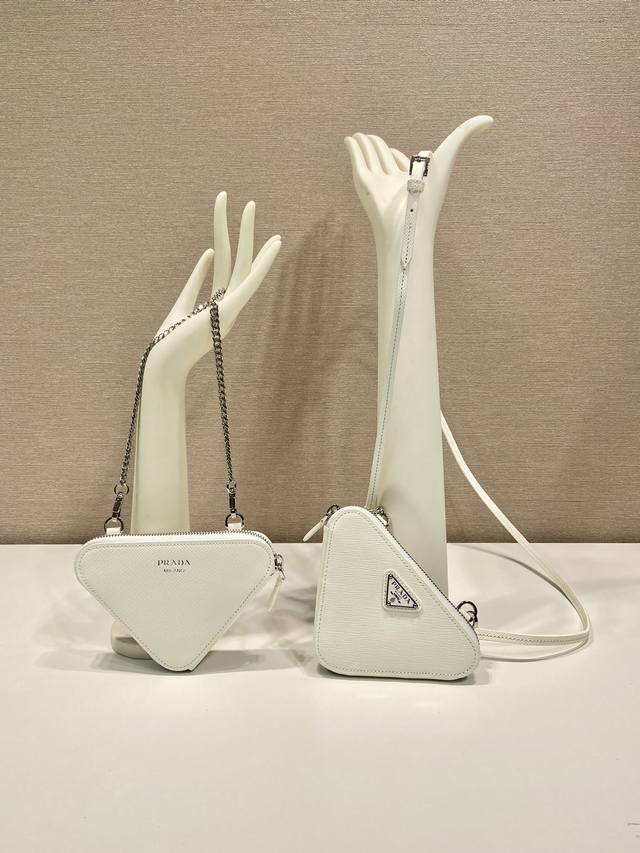 with counter packaging Twin triangle bag 1Nr015 white This two-in-one twin bag i