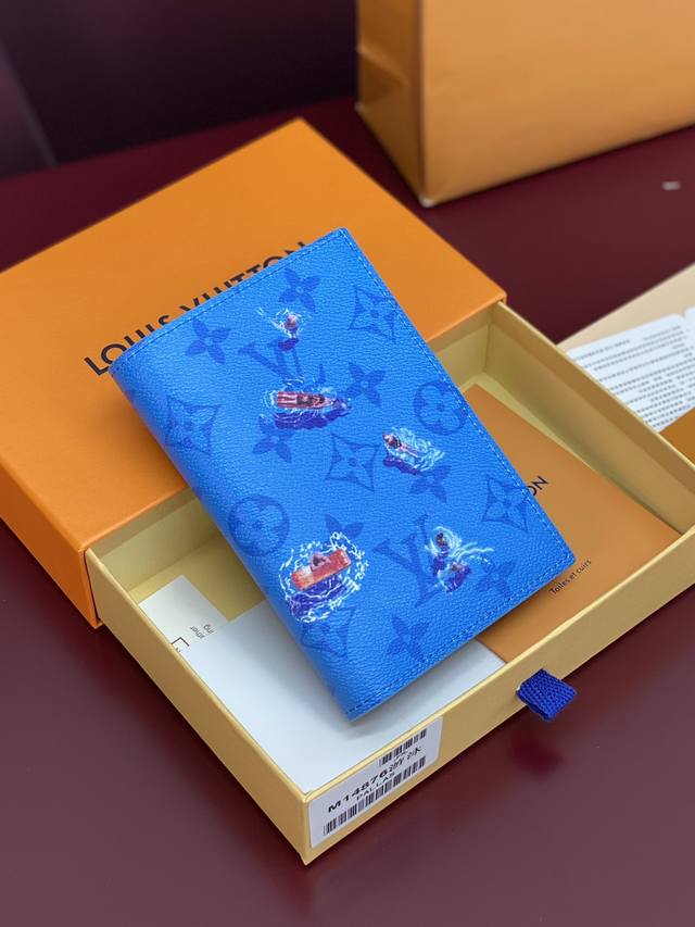 Factory Price P M14876 Passport! Swimming blue! The perfect companion for stylis