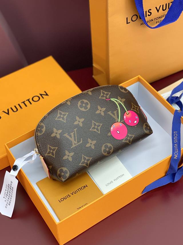 Factory Price P M47515 Cherry! Chip, this small cosmetic bag is from the Louis V