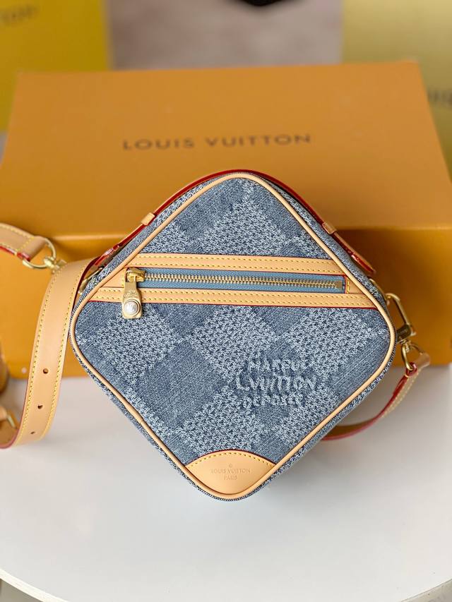 Original quality coding chip All steel hardware Model: N40706 Denim The chic sha