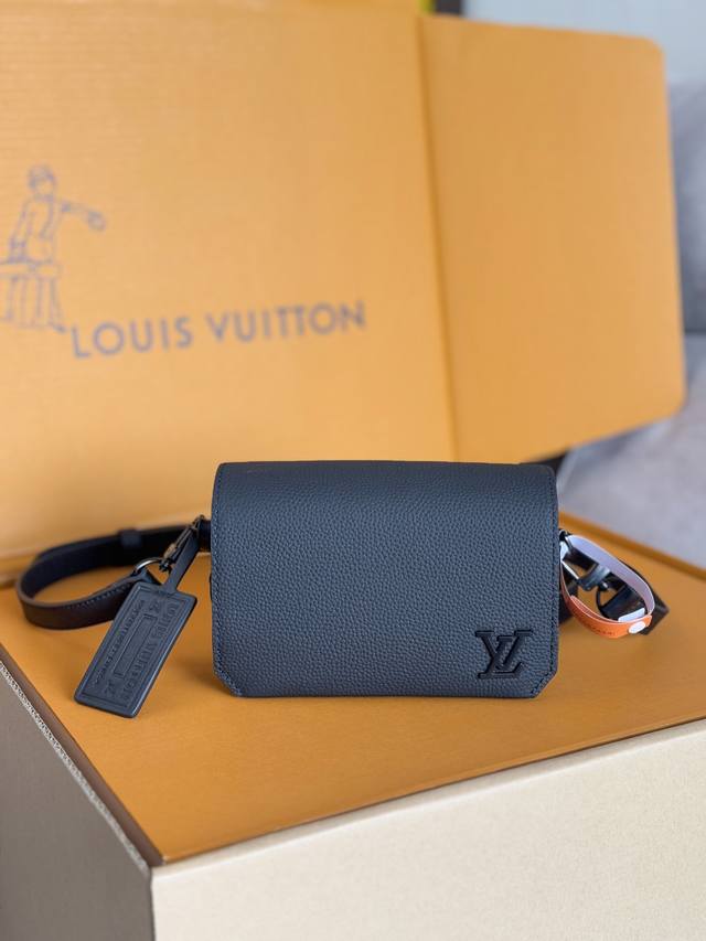 Top original, variable chip, Flap mini handbag M82085 color Flap mini handbag is