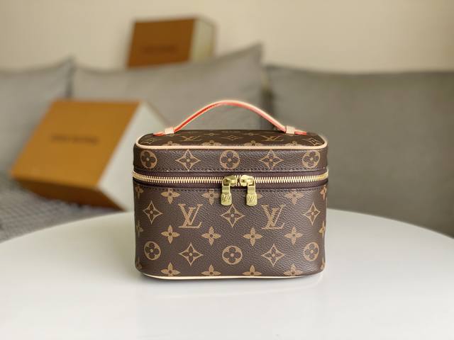 Perfect details for the original model Hardware model: M44495 Nice Mini cosmetic