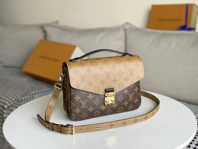 Perfect details of the original hardware Pochette M