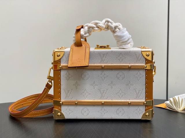 Original boutique M14440 White flower cream box bag New season Handle Trunk hand