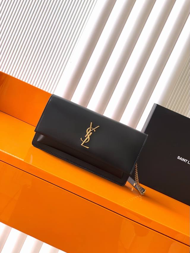 P Exclusive background black plain antique gold Ysl's new Sunset Box clutch can