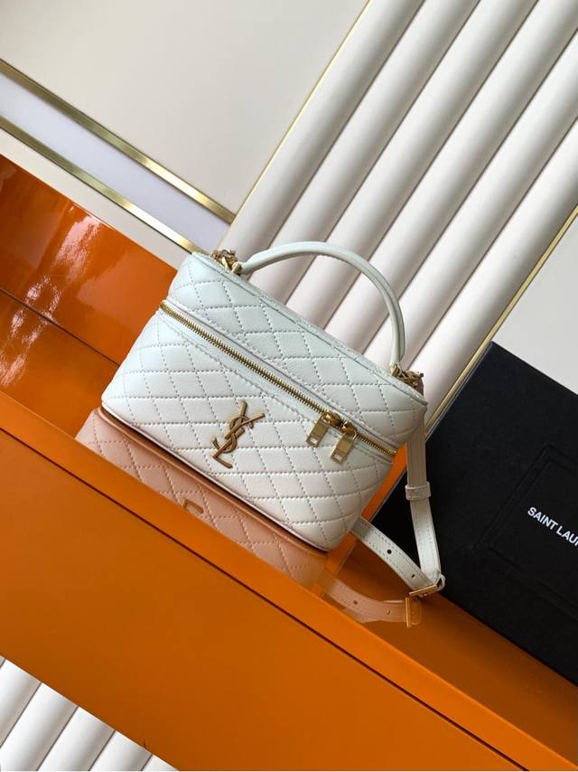 P Exclusive Background Lambskin Platinum The latest hot-selling lambskin shoulde