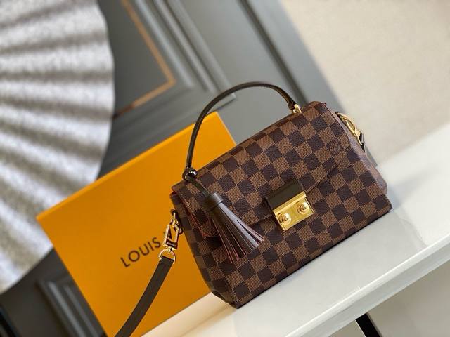Top Original N 00 Croisette Handbag This compact and stylish Croisette handbag h