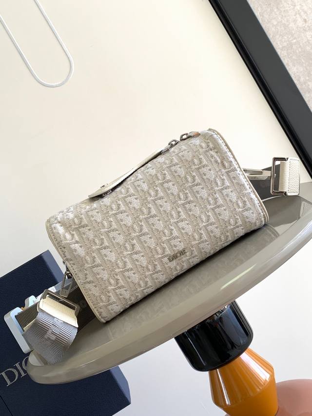 With box, top-quality original order. This Dio Lingot 22 handbag is a new arriva